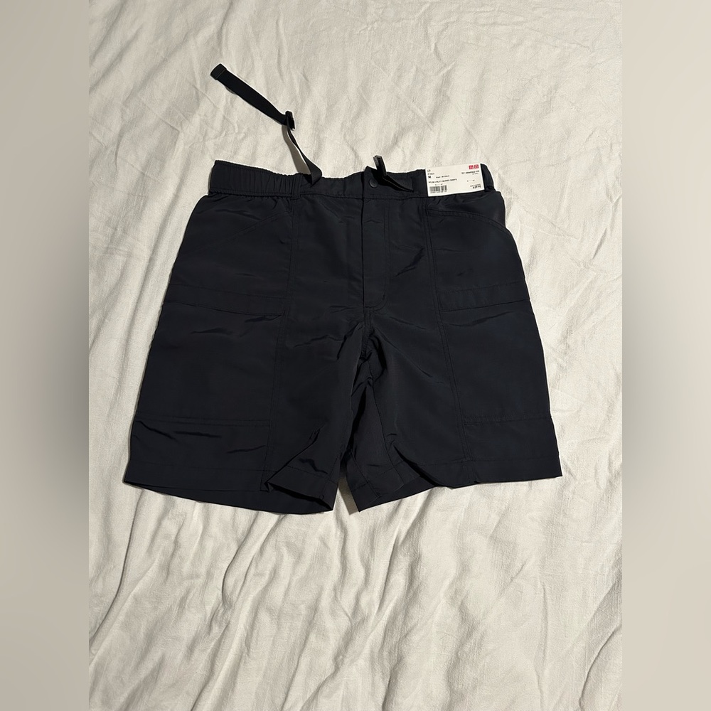 Uniqlo men’s black utility short (brand new)